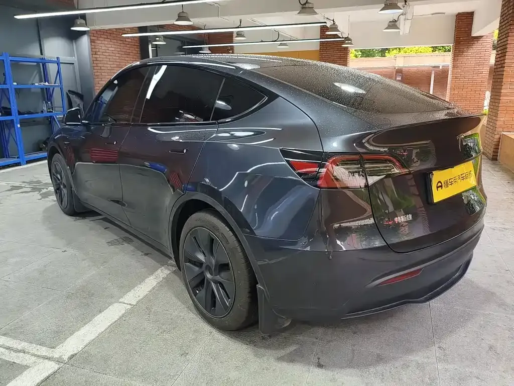 Tesla Model Y — фото 6