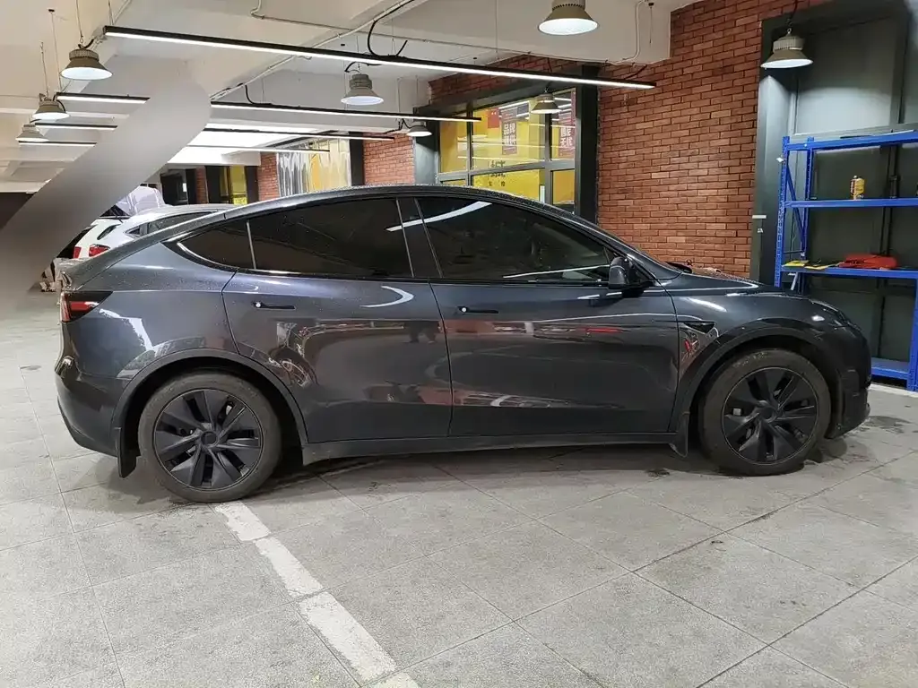 Tesla Model Y — фото 5