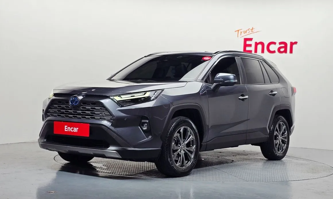 Toyota RAV4 — фото 1
