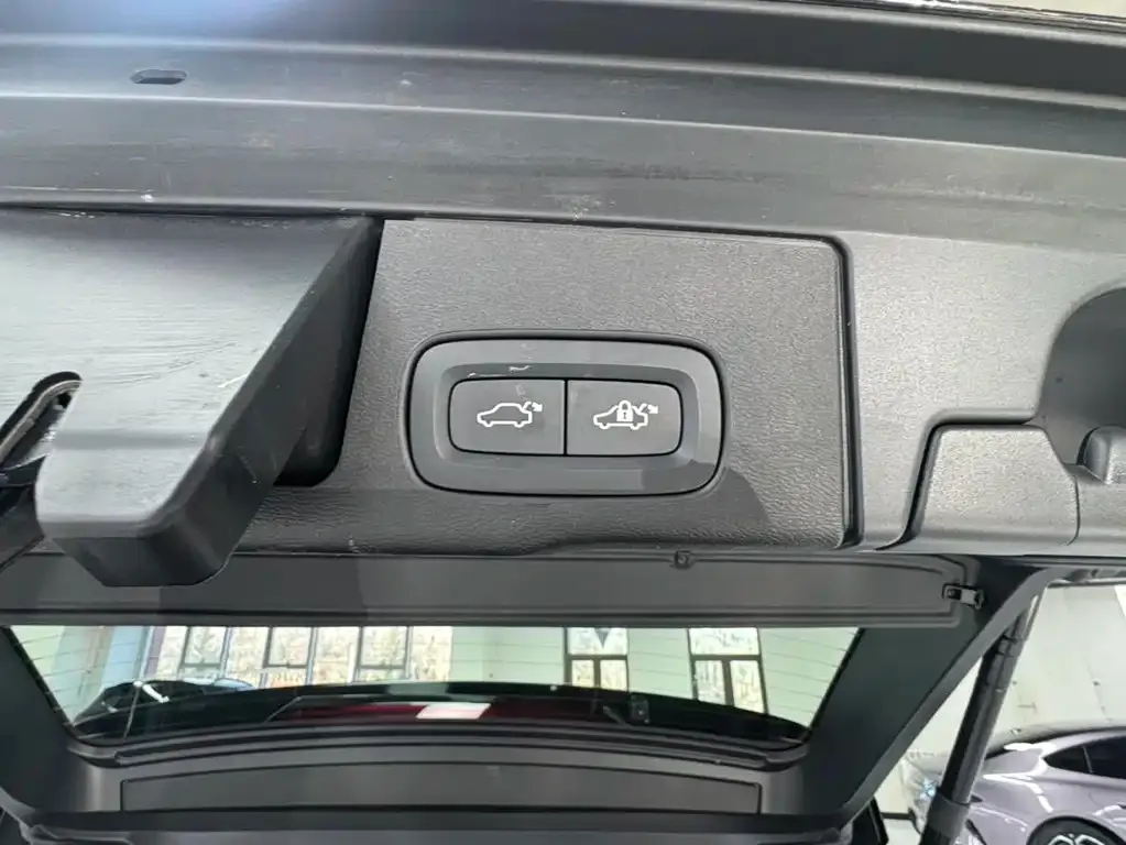 Volvo XC60 — фото 9