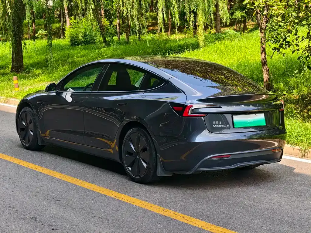 Tesla Model 3 — фото 2