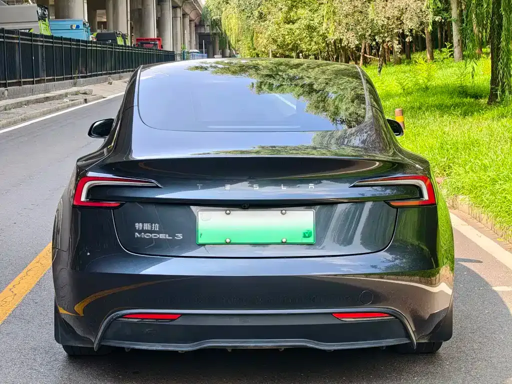 Tesla Model 3 — фото 7