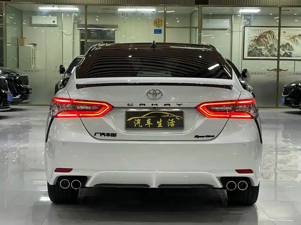 Toyota Camry — фото 9