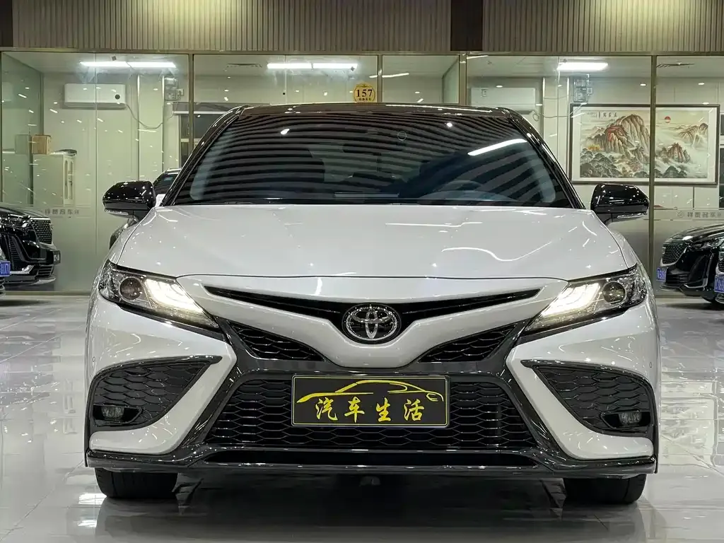 Toyota Camry — фото 8