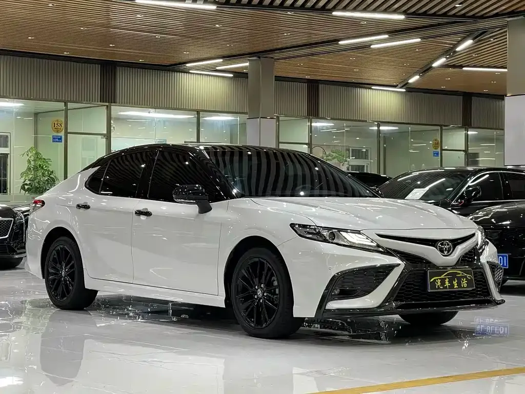 Toyota Camry — фото 10