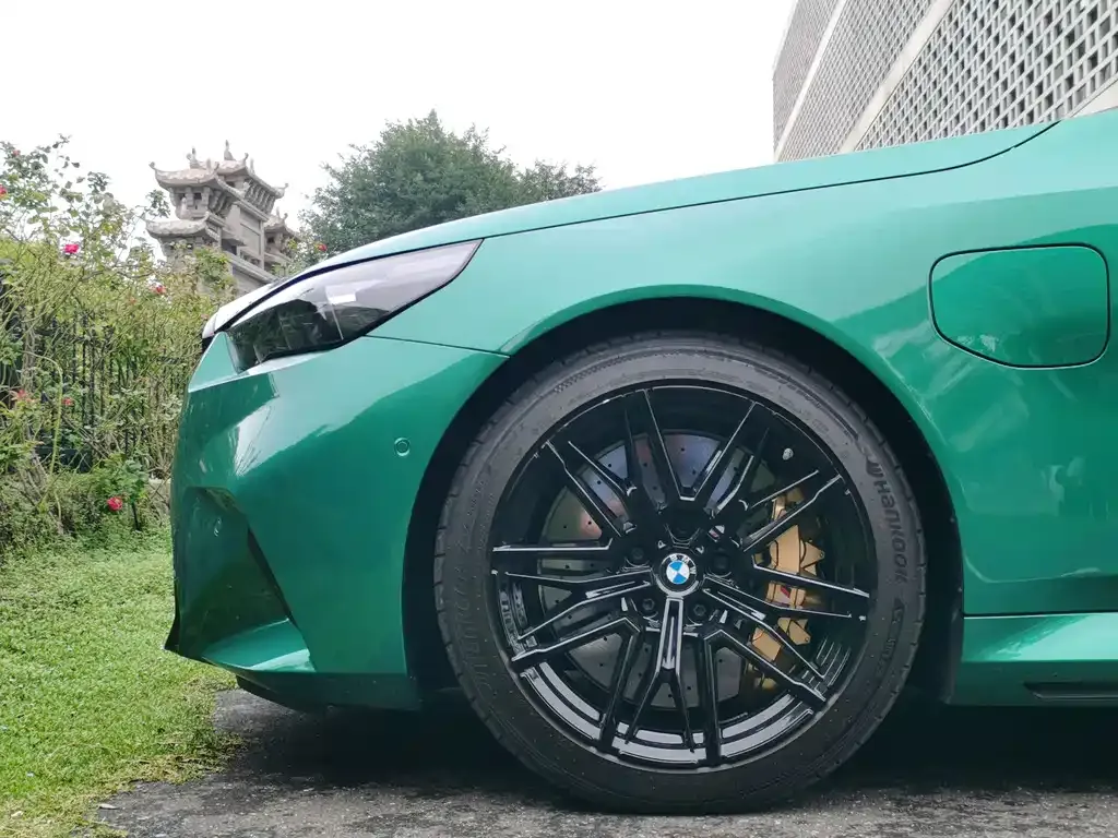 BMW M5 New Energy — фото 3