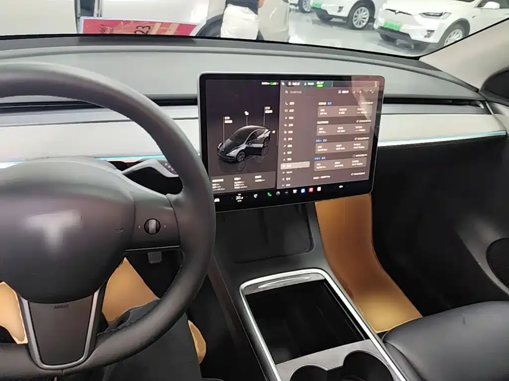 Tesla Model Y — фото 6