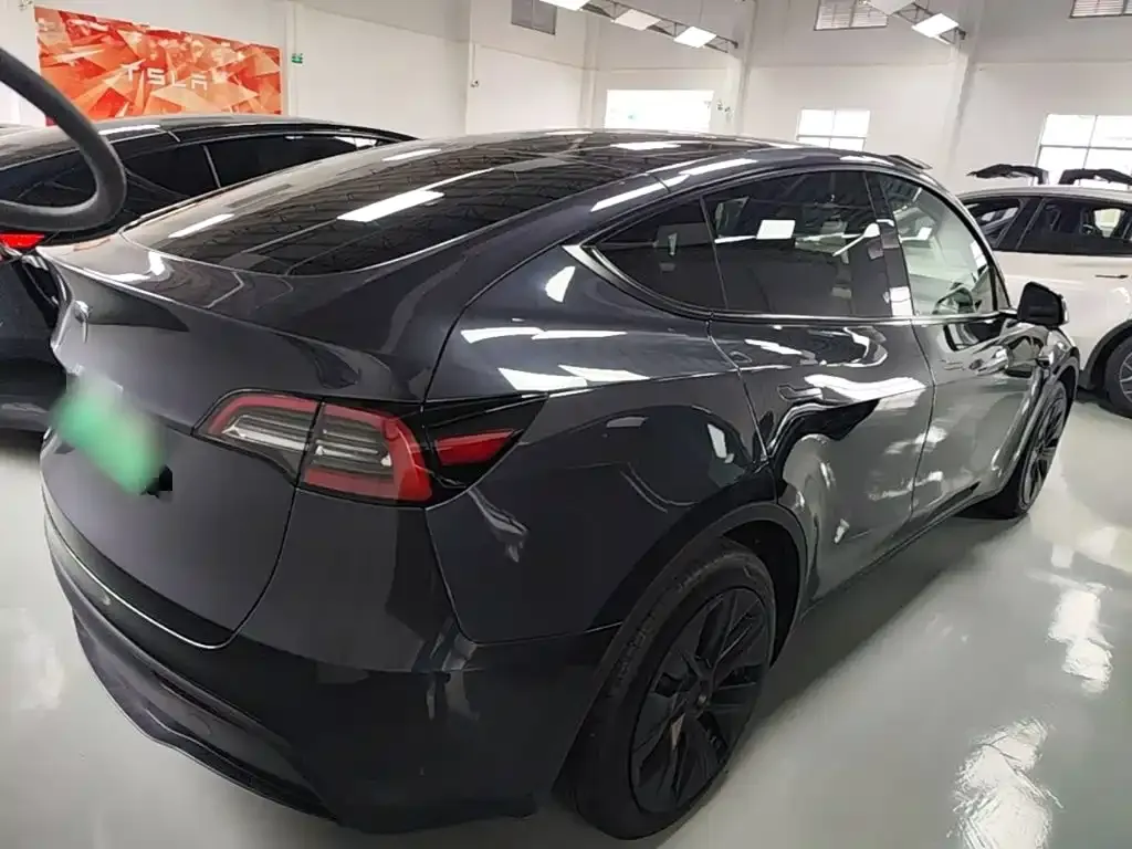 Tesla Model Y — фото 4