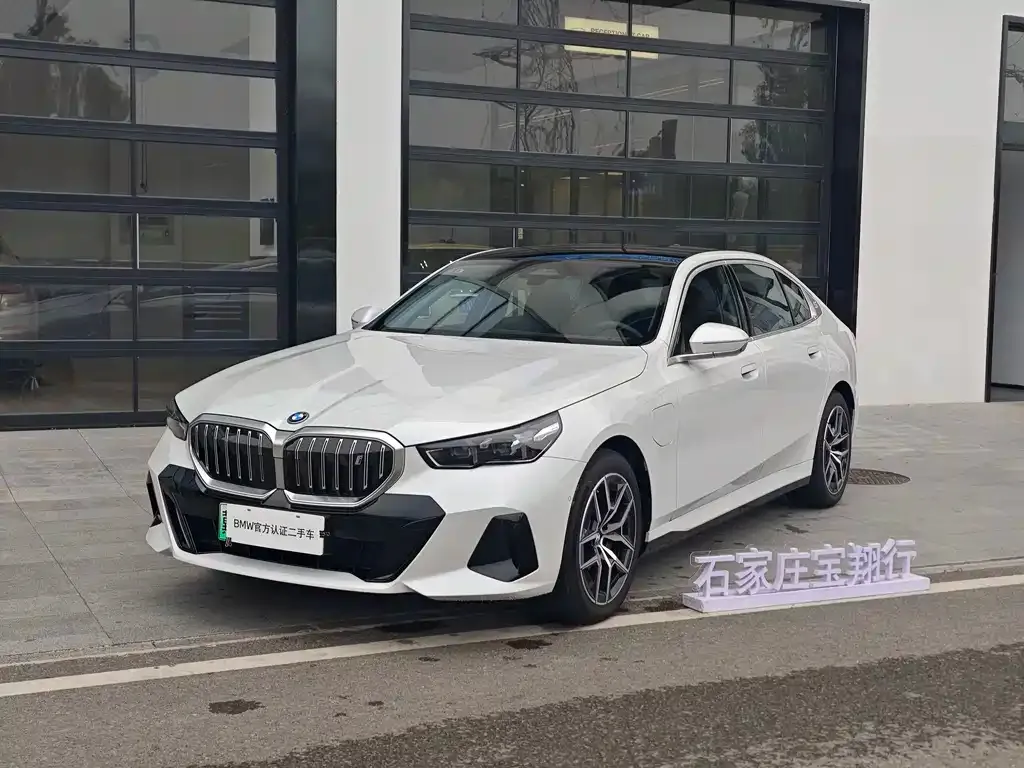BMW i5 — фото 1
