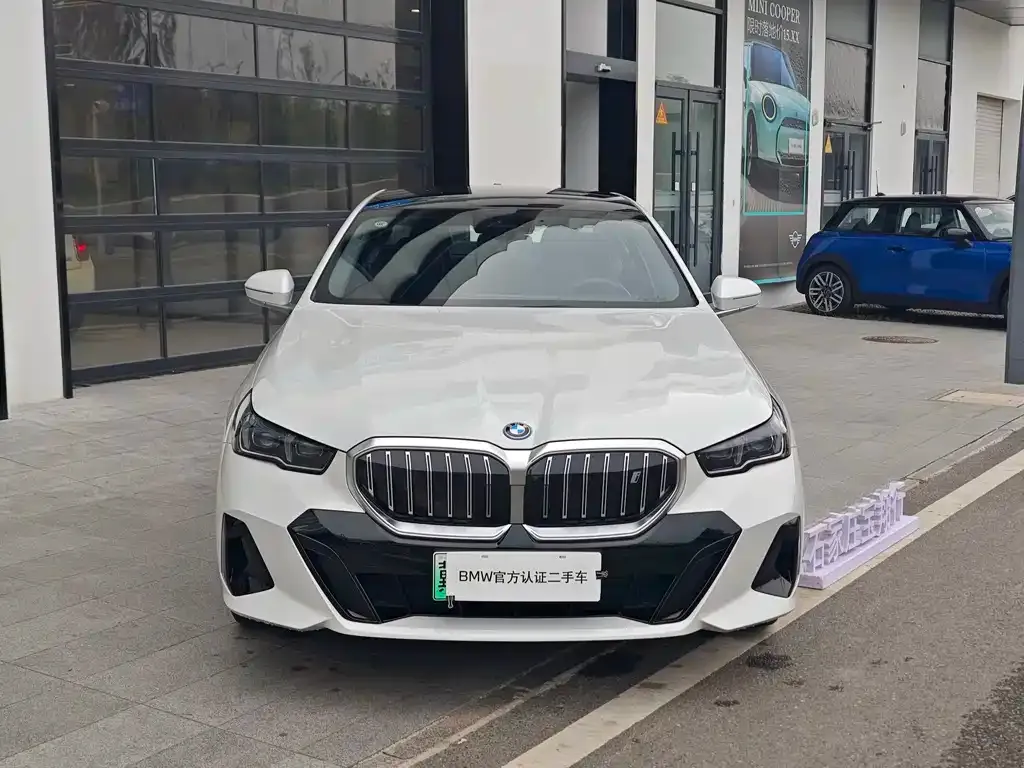 BMW i5 — фото 10