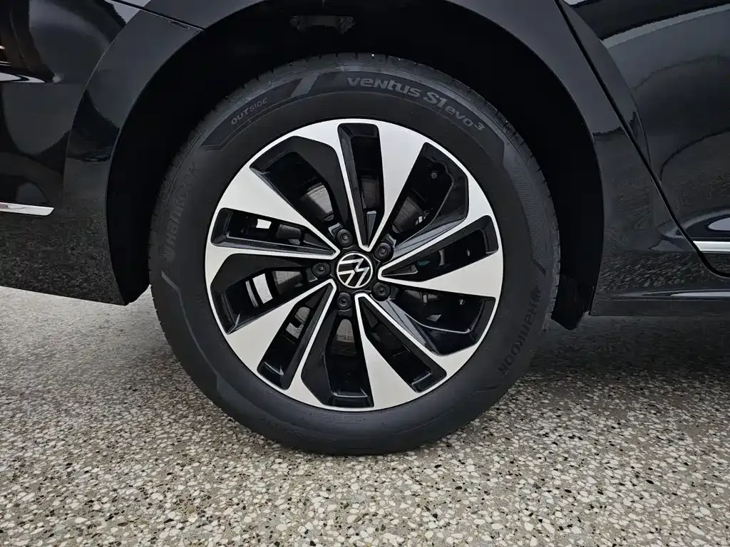 Volkswagen Passat — фото 7