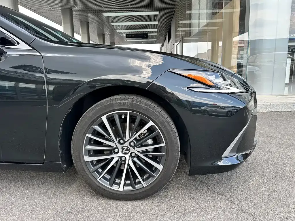 Lexus ES — фото 9