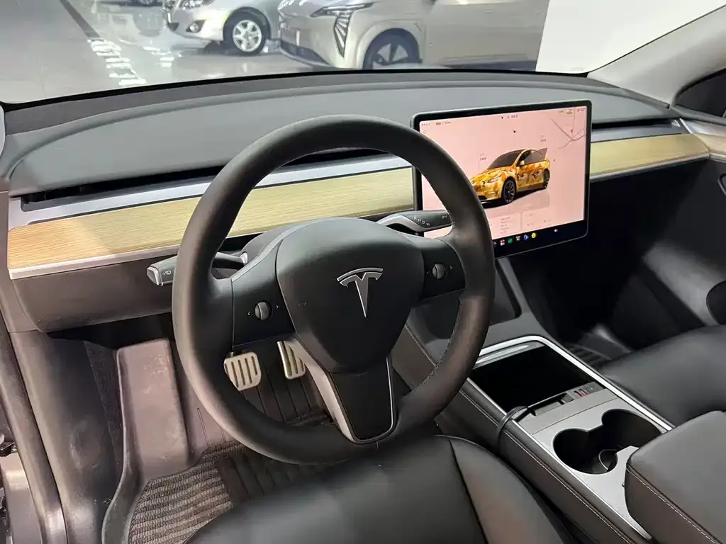Tesla Model Y — фото 6