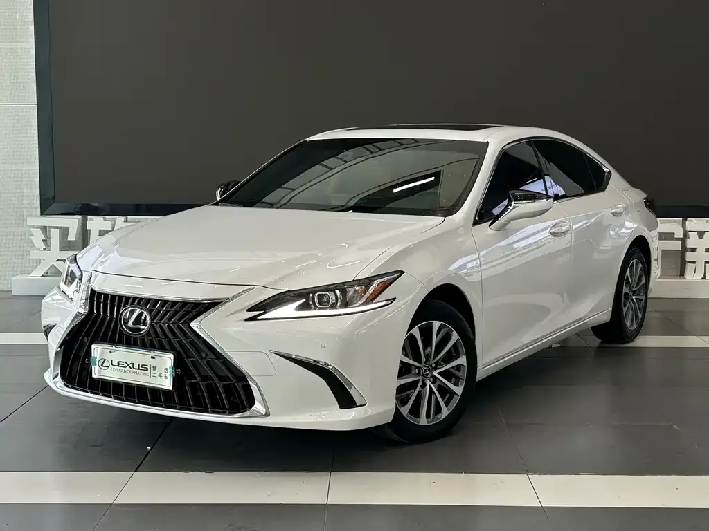Lexus ES — фото 1