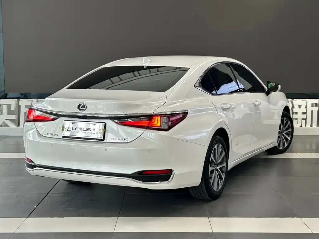 Lexus ES — фото 9