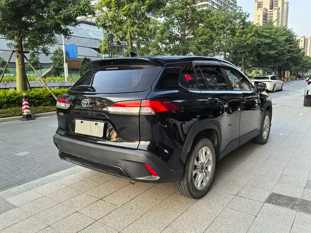 Toyota Corolla Cross — фото 9