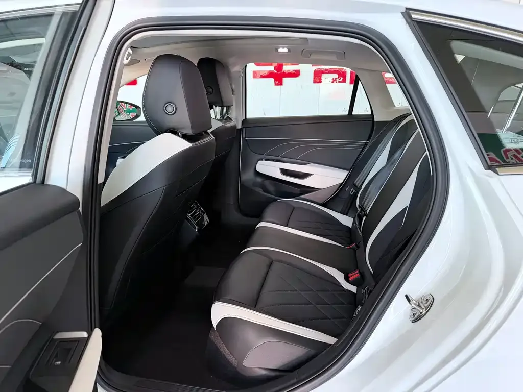 Volkswagen Sagitar — фото 6