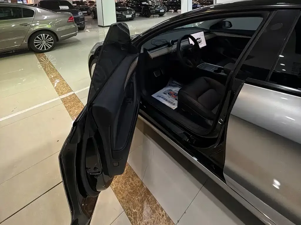 Tesla Model 3 — фото 6