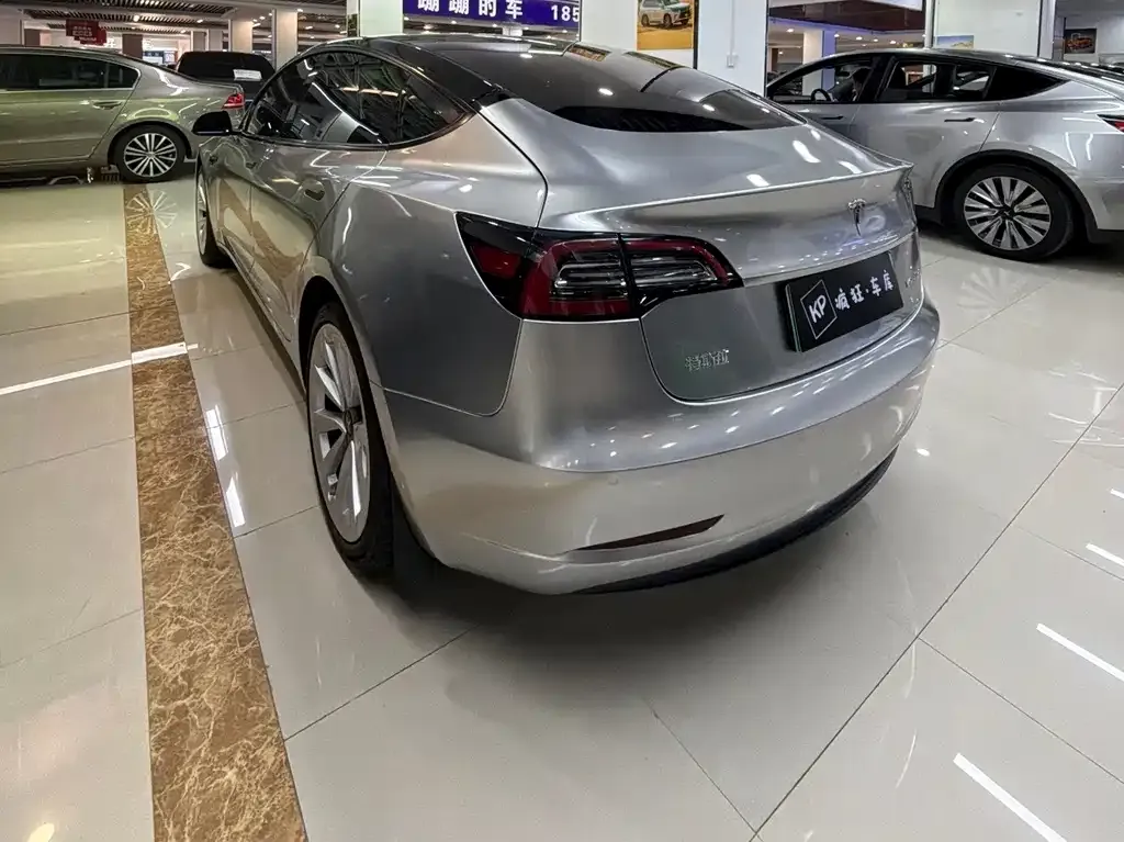 Tesla Model 3 — фото 3
