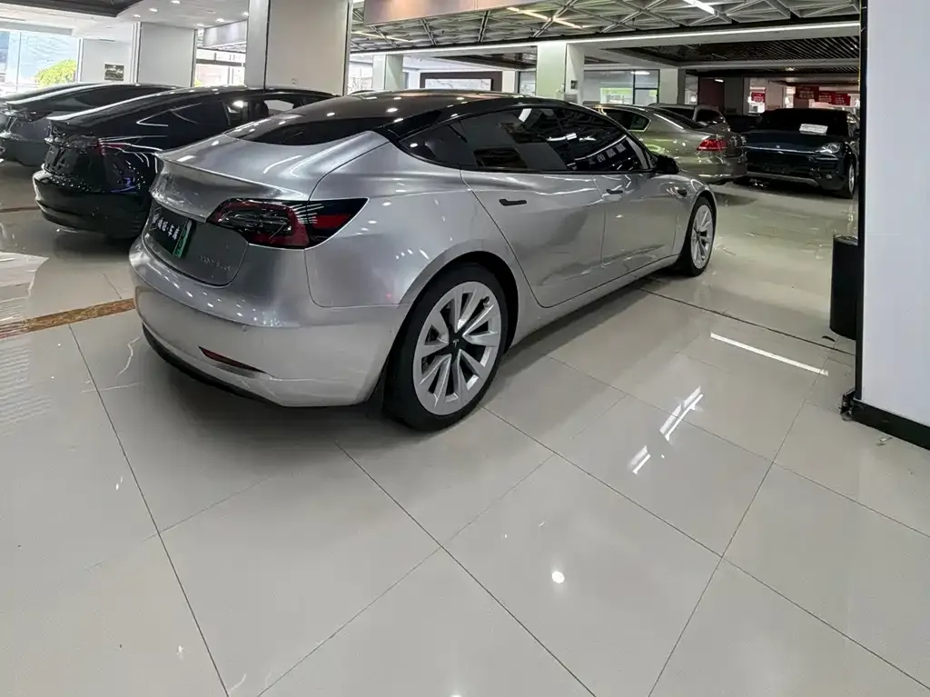 Tesla Model 3 — фото 10