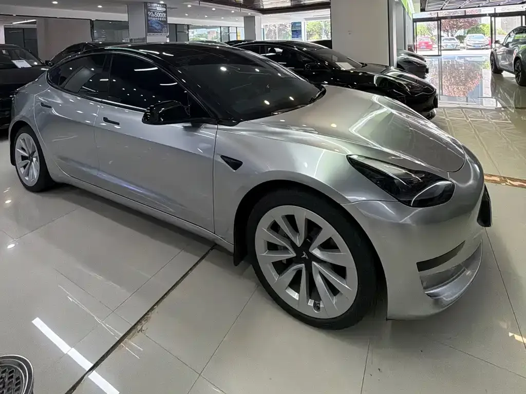 Tesla Model 3 — фото 7