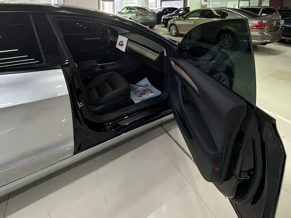 Tesla Model 3 — фото 4