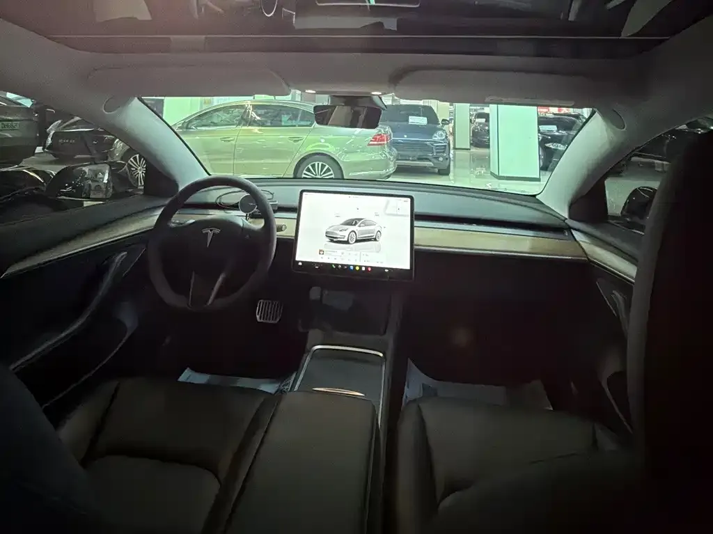 Tesla Model 3 — фото 2