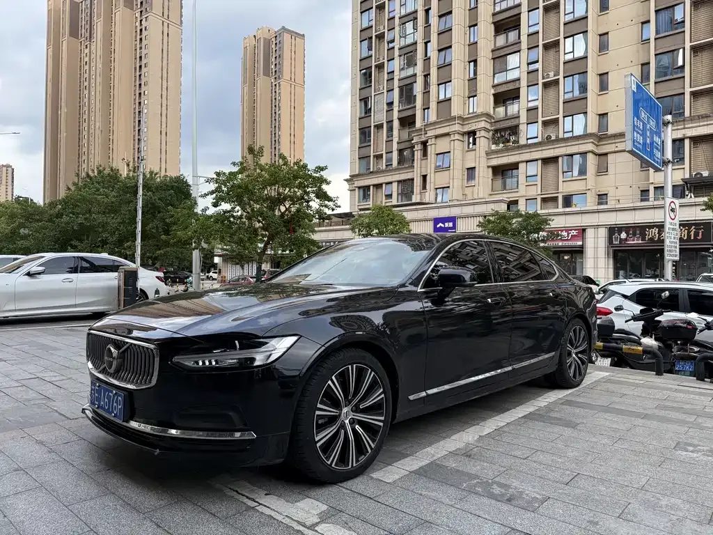 Volvo S90 — фото 1