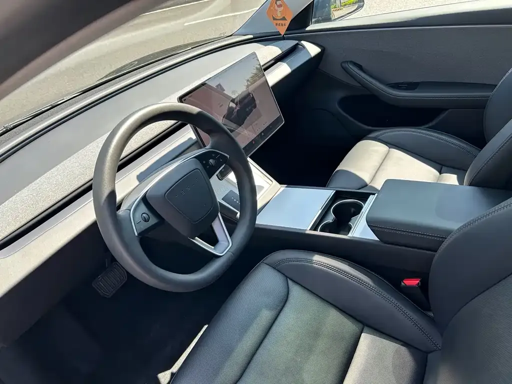 Tesla Model 3 — фото 3