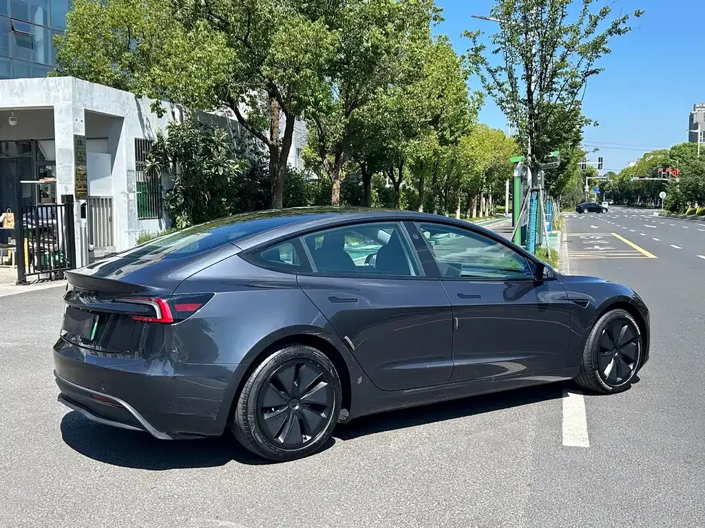 Tesla Model 3 — фото 8
