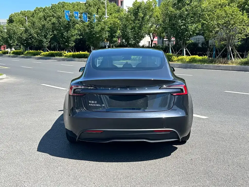 Tesla Model 3 — фото 9