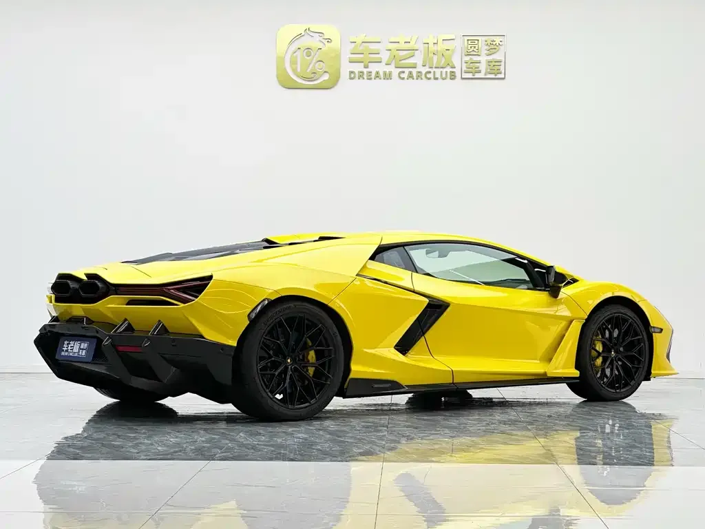 Lamborghini Revuelto — фото 4