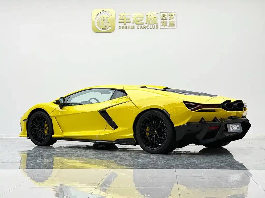 Lamborghini Revuelto — фото 8