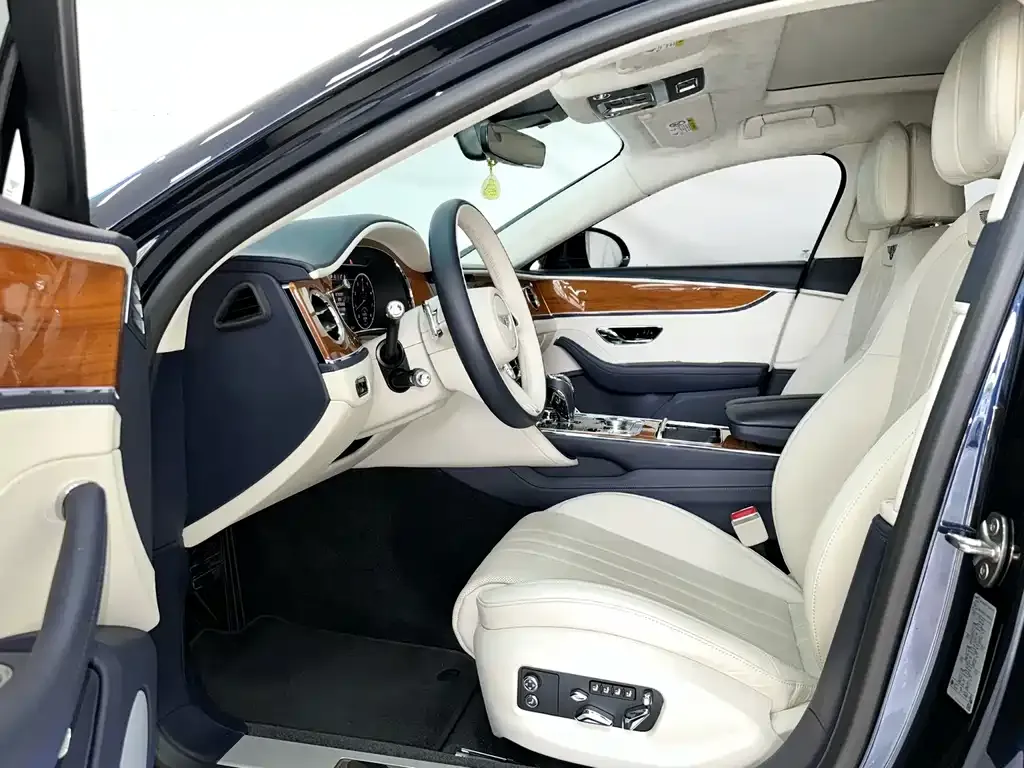 Bentley Flying Spur — фото 8