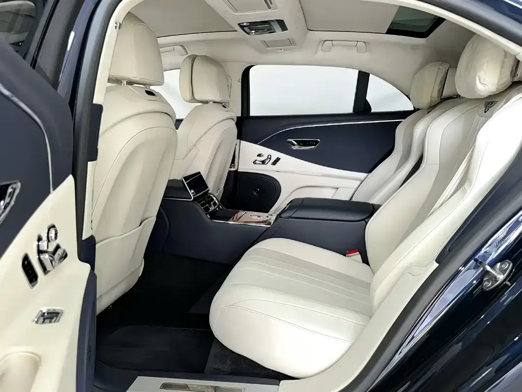 Bentley Flying Spur — фото 6
