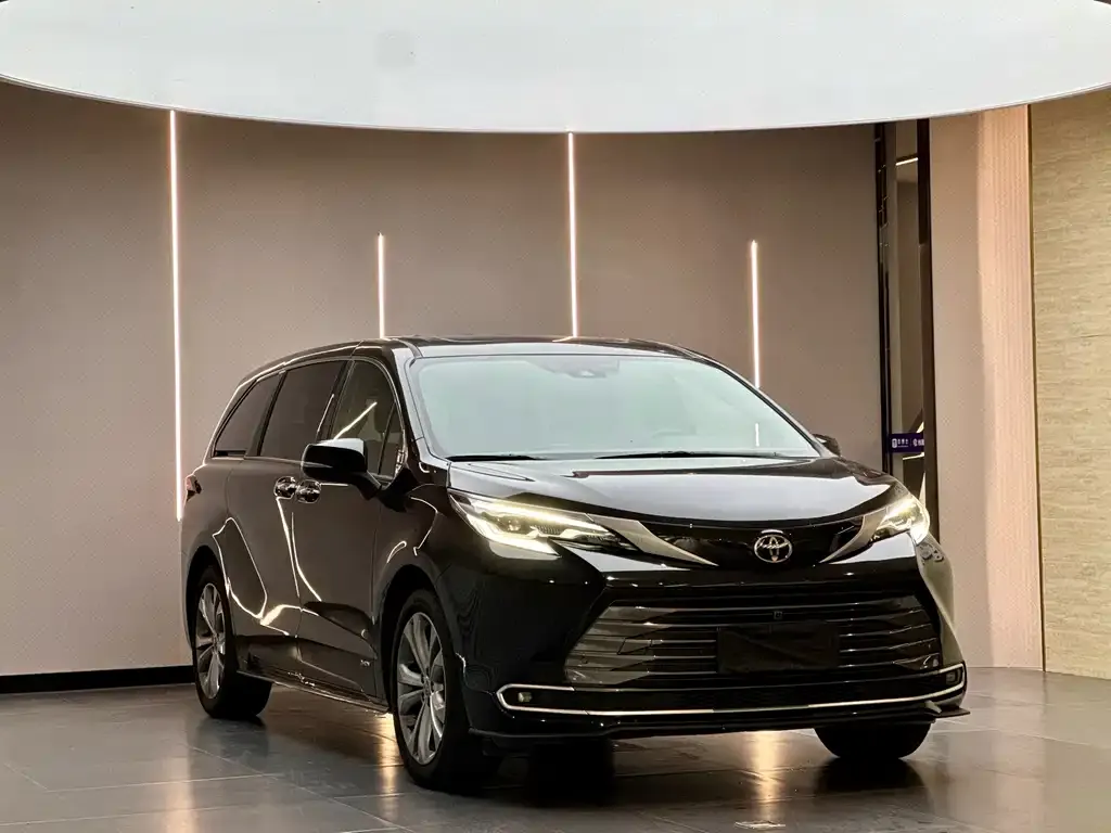 Toyota Sienna — фото 4