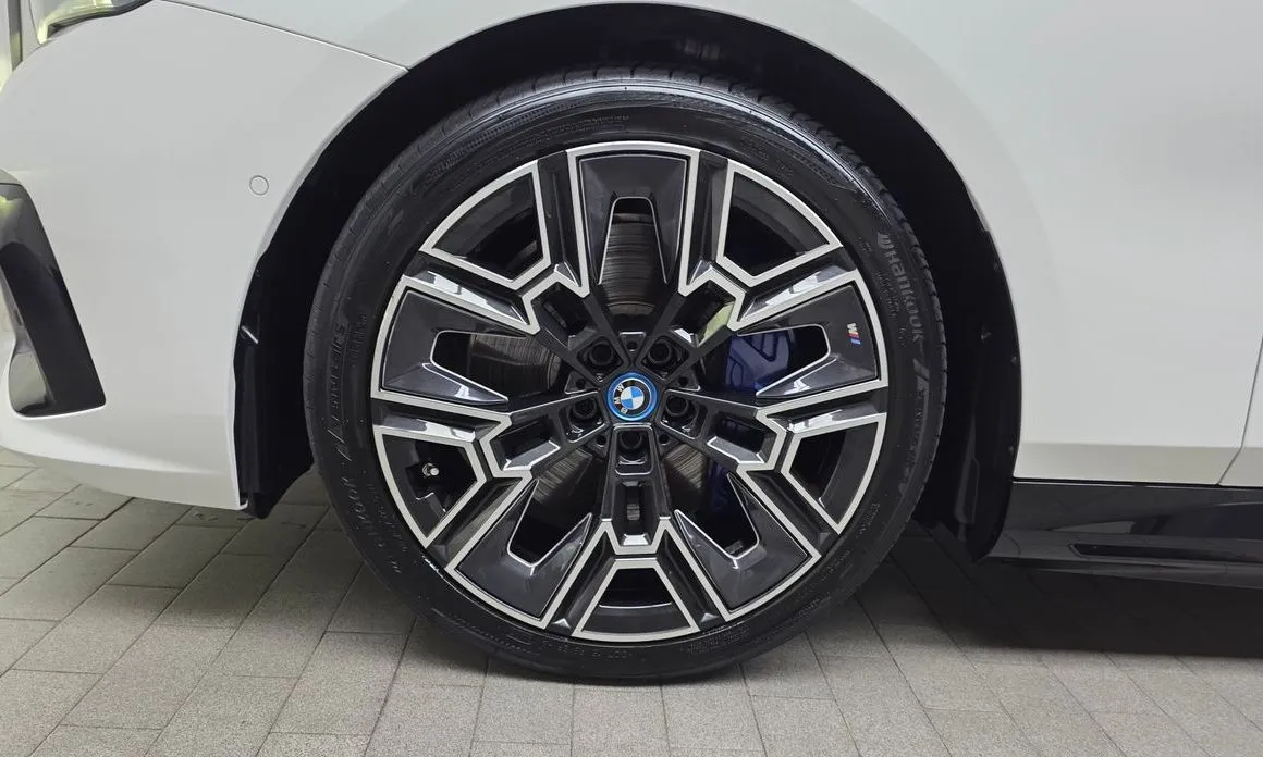 BMW i5 — фото 7