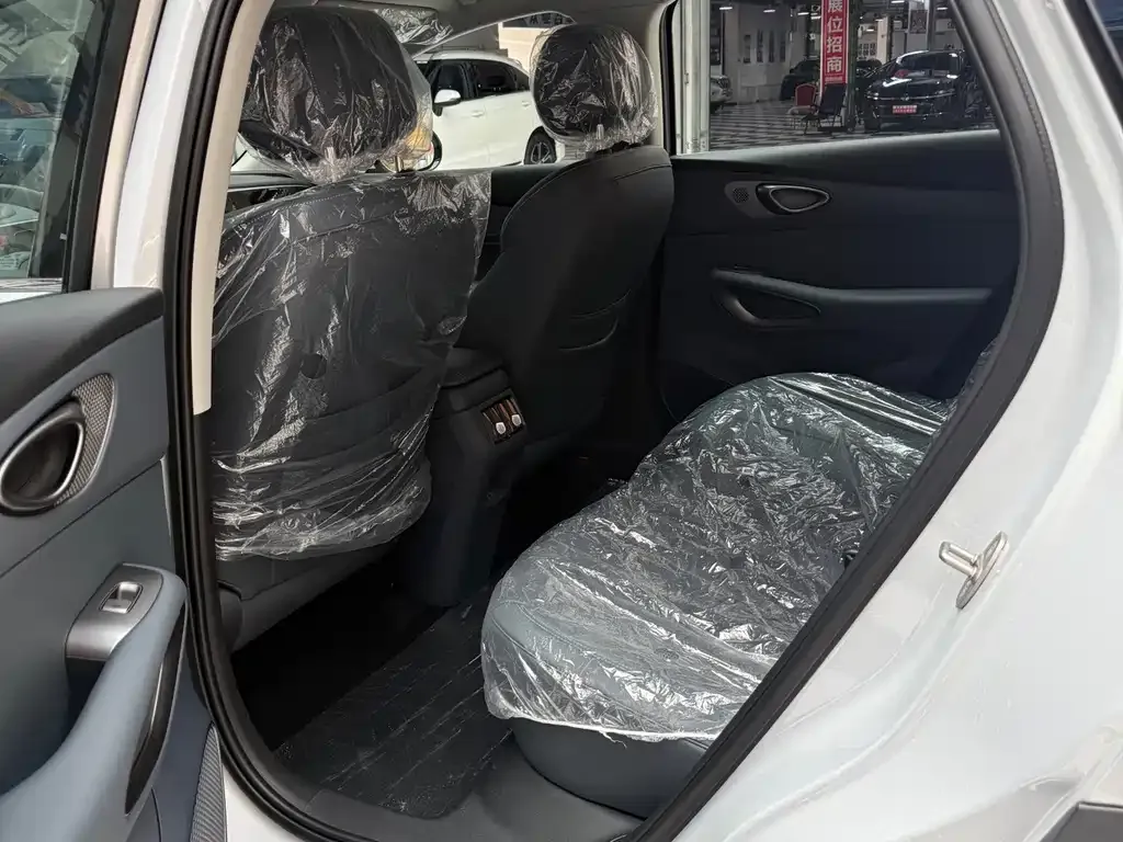 BYD Seal 05 DM-i — фото 4