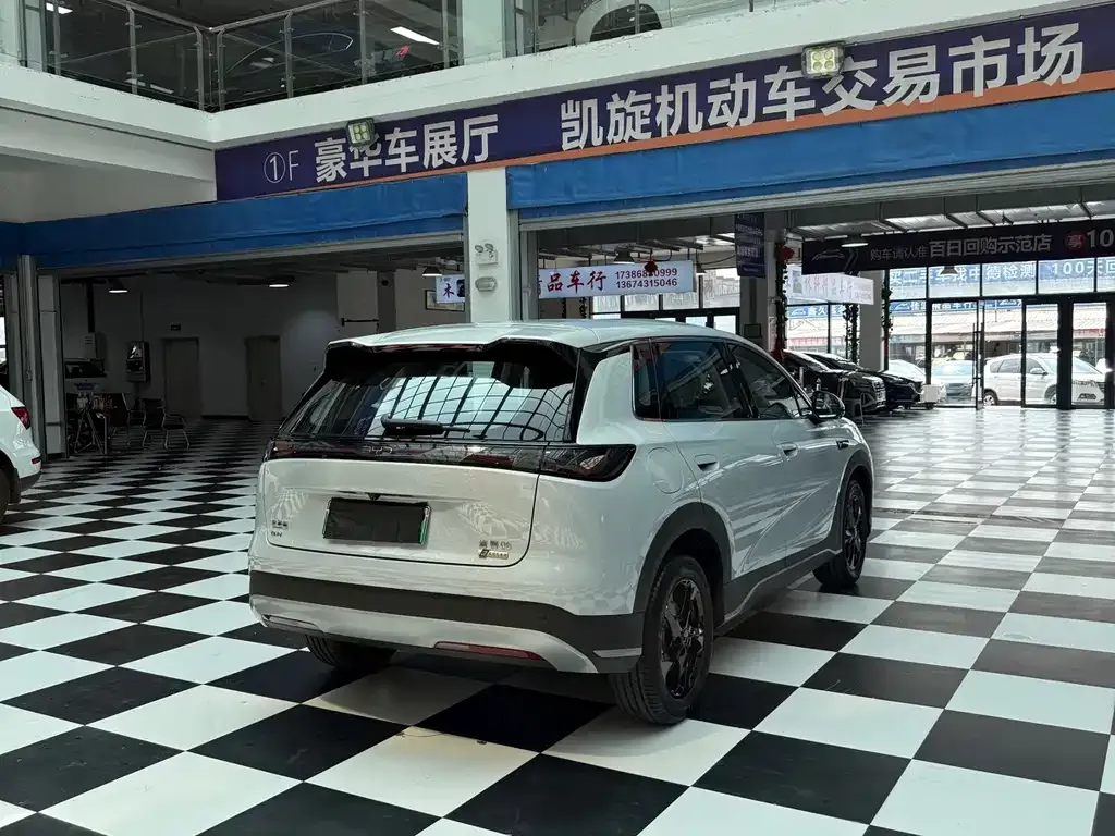 BYD Seal 05 DM-i — фото 8