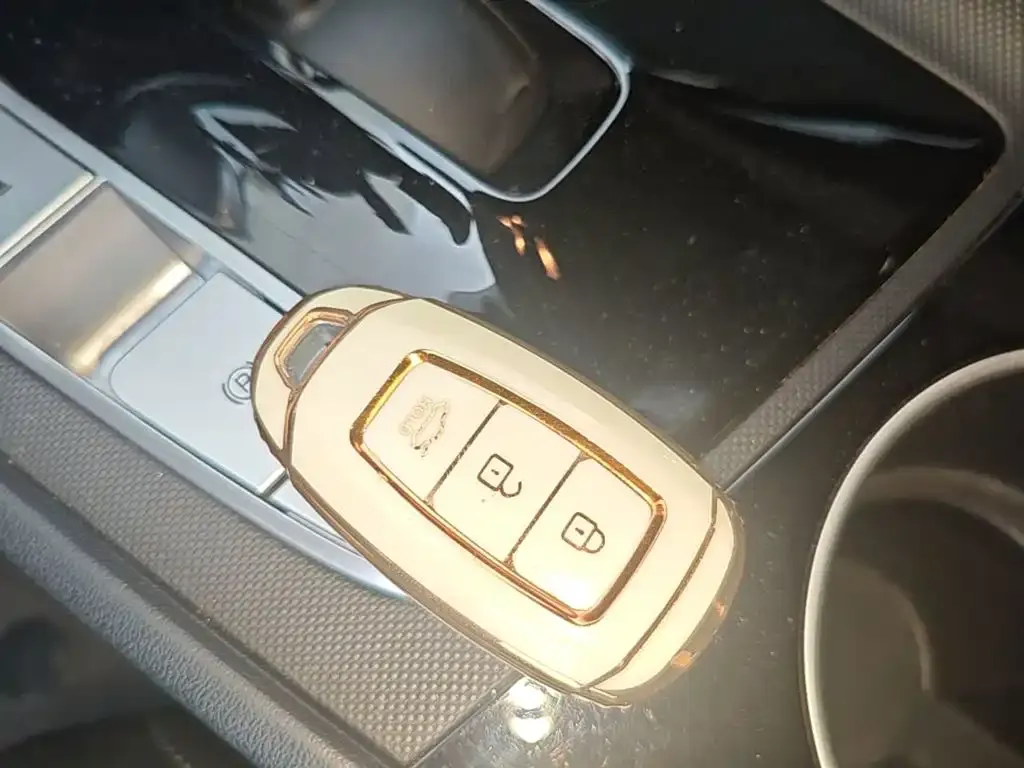Hyundai Elantra — фото 3