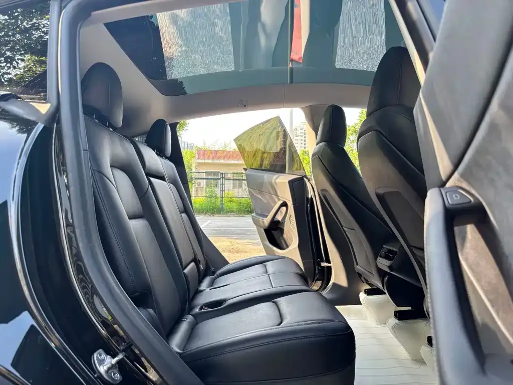 Tesla Model Y — фото 5