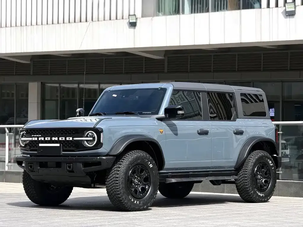 Ford Bronco — фото 1