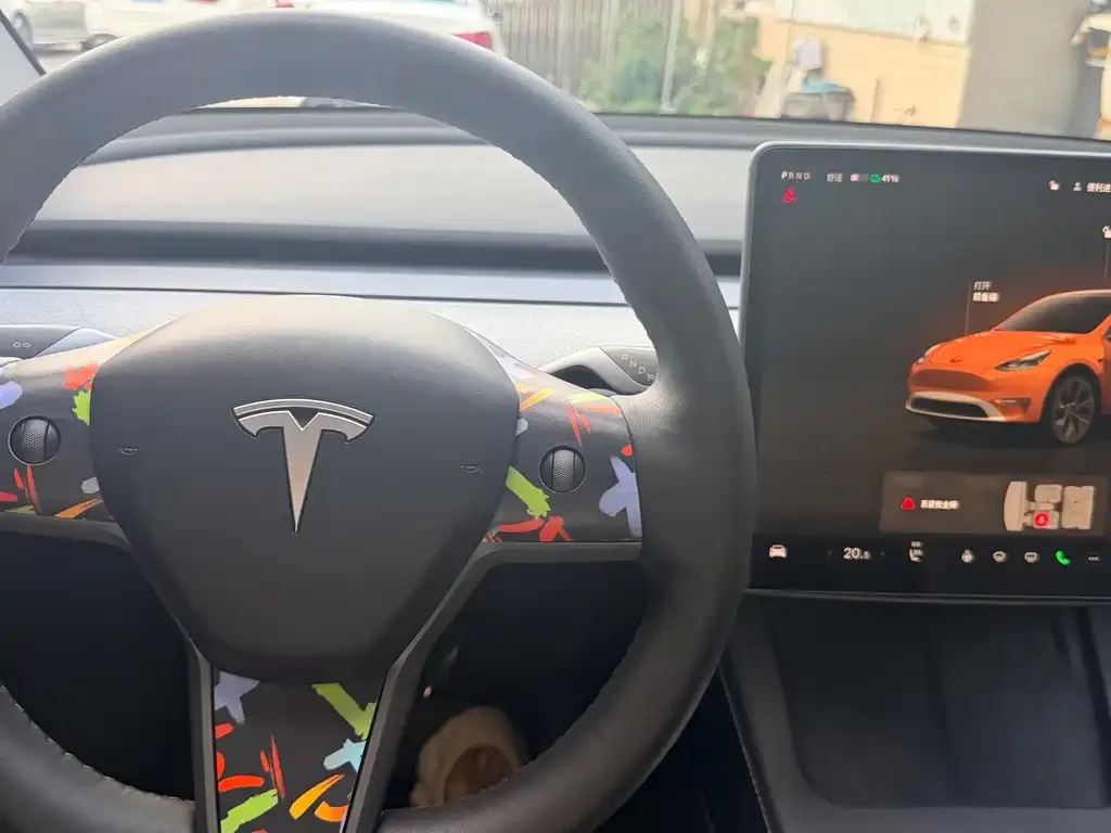 Tesla Model Y — фото 2
