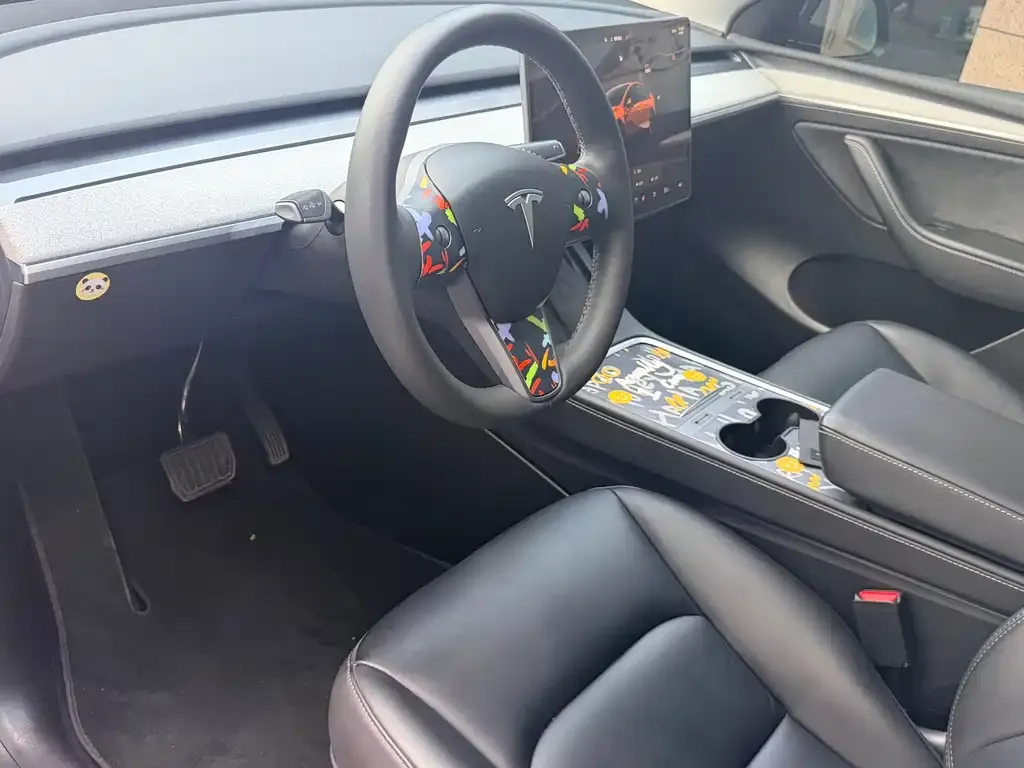 Tesla Model Y — фото 8