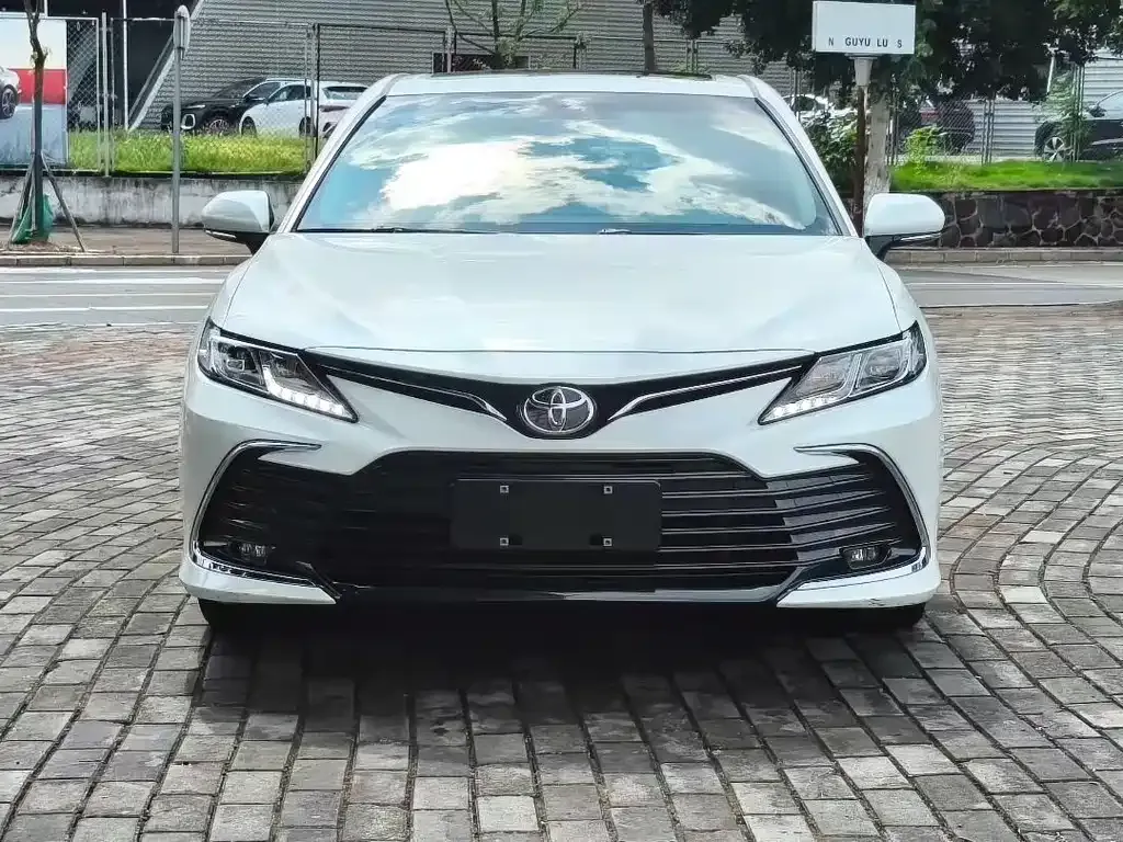 Toyota Camry — фото 9