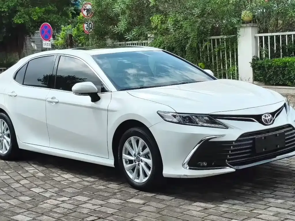 Toyota Camry — фото 6