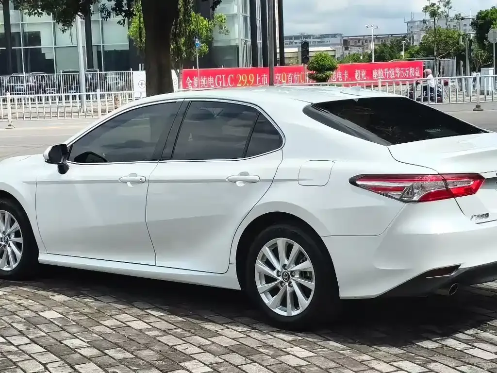 Toyota Camry — фото 8