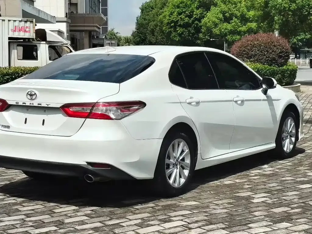 Toyota Camry — фото 7
