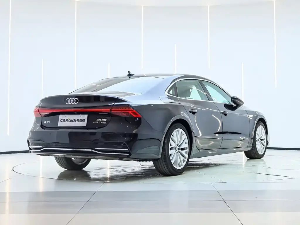 Audi A7L — фото 10