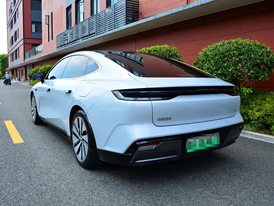 Geely Galaxy E8 — фото 10